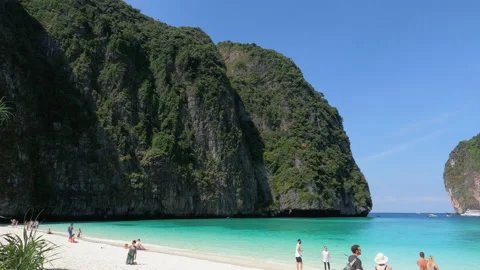 Maya Bay beach panning view - rocky cliffs, beautiful coastline and tourists Stock Footage 194845990