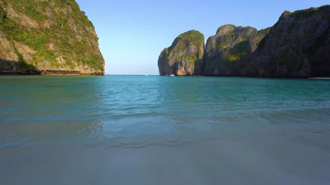 Maya Bay, Phi Phi Island, Thailand, clear water, calm waves, beautiful nature Video stock 289939440