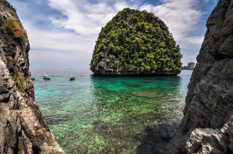 Maya bay in phi-phi island, krabi thailand Stock Photos