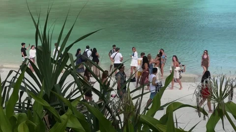 Maya Bay in the Phi Phi Islands Thailand During a Busy Peak Season Day Vídeo Stock 331198944