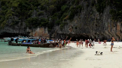 Maya bay Phi phi leh island Thailand, movie the Beach was filmed Stock Footage 2903119