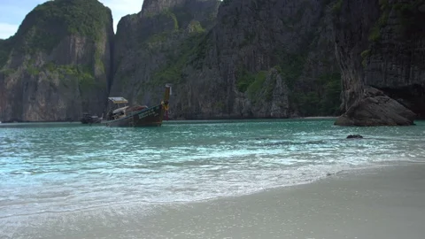 Maya bay Phi Phi Leh island, Krabi Thailand Video stock 100282564