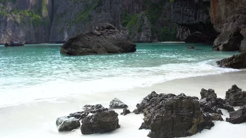 Maya bay Phi Phi Leh island, Krabi Thailand Stock-Footage 100621289