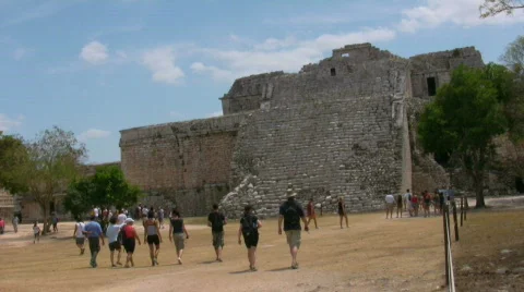 Maya temples at Chichen Itza Stock Footage 420326