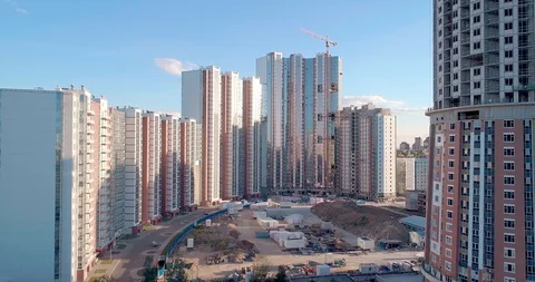 Mayak apartment complex. fly out. harbor. yacht. boats. aerial. cc 2018814184938 Video stock 112003337