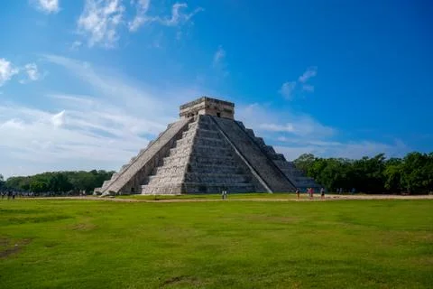 Mayan pyramid of Kukulkan Stock Photos