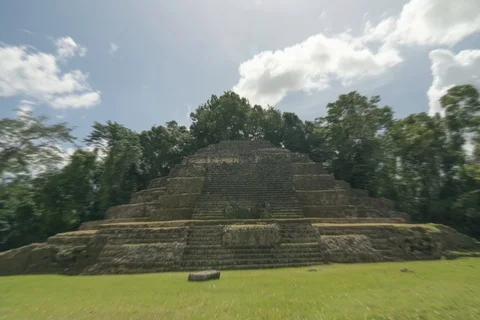 Mayan Temple At Lamanai Hyper-Lapse 動画素材 125406485