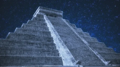 Mayan Temple At Night Vidéo 107446405