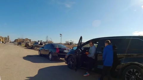 Mayfield Ky Tornado Damage - Slow Motion - Destroyed Vehicles Driveby Stockbeeldmateriaal 278124722
