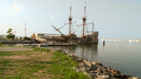Mayflower Replica in Harbor Vidéo 43305125