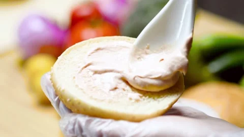 Mayo on burger 스톡 동영상 169991877