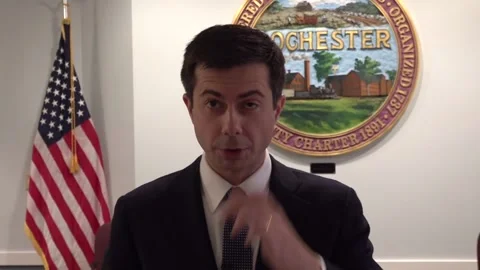 Mayor Pete Buttigieg doing an audio check Vidéo 144121545