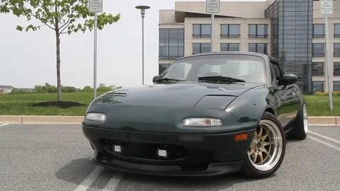 Mazda Miata Video stock 102405451