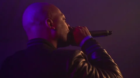 MC talking in the microphone [Slomo] Video stock 55005742