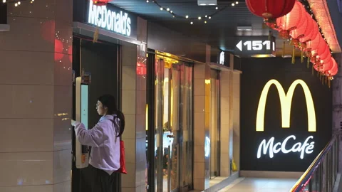 McDonalds McCafe Self Ordering Kiosk Hong Kong Night Exterior Digital Retail 스톡 동영상 333955635