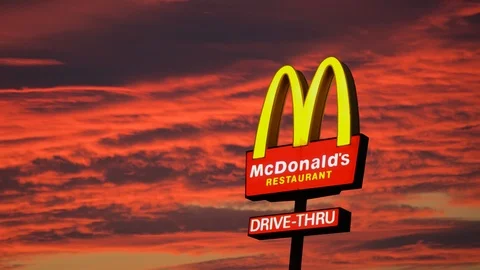 Mcdonald's Sign, Red Sunset Clouds Timelapse, USA on 6 May 2019 Stock-Footage 107544882