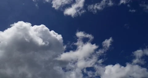 MCU time lapse cumulus clouds building into cumulonimbus under deep blu sky Stock Footage 152529058