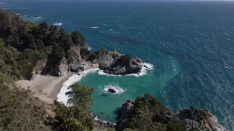 McWay Falls Beach Big Sur California Cliff Drone Shot Vídeos de archivo 241024377
