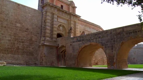 Mdina Gate and Bridge 스톡 동영상 98243008