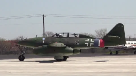 Me-262 P-51 Ready To Taxi 動画素材 24729915
