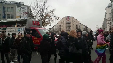 “Me too” demonstration, crowd begins to march followed by truck, banner, Berlin Видео 81857078