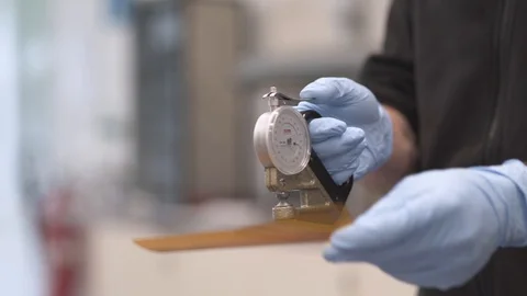 Measure thickness 스톡 동영상 85809189