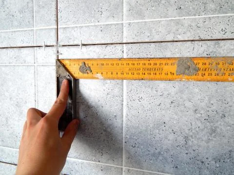 Measure the tile on the wall Stock-Fotos