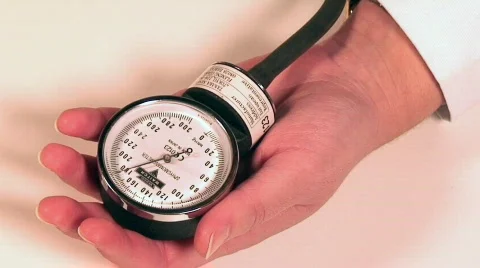 Measuring blood pressure Stockbeeldmateriaal 281399