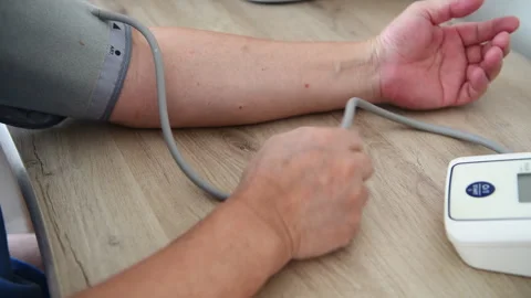 Measuring blood pressure. Stock Footage 321690132