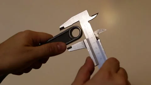 Measuring the details of the rods with compasses Video stock 116505444