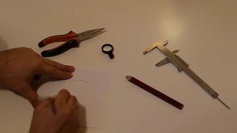 Measuring the details of the rods with compasses Video stock 116672328