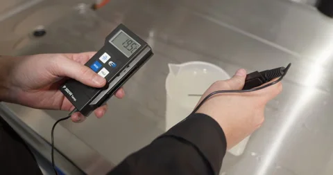 Measuring developer temperature for black and white film processing in darkroom. 库存影片 313980980