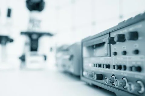 Measuring instruments in a modern physics research laboratory. Foto stock