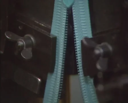 Measuring lateral strength of zip fastener, using a machine - close up Video stock 46783839