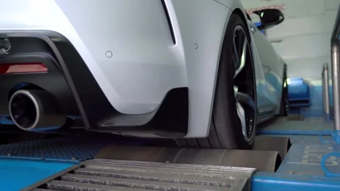Measuring the power of the car on the dyno 스톡 동영상 151981216