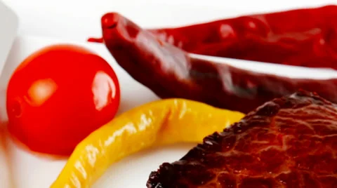 Meat and peppers Vídeos de archivo 32234989