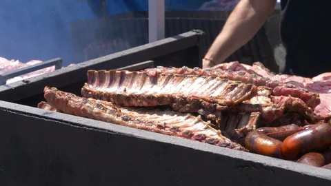Meat cooked outdoor on a fire. Video stock 89607619