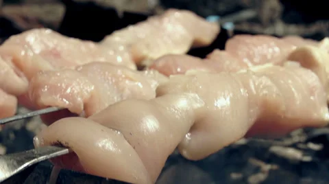 Meat is cooked over a fire in the grill Video stock 39306820