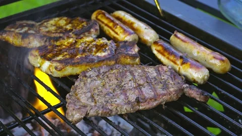 Meat Cooking on a Barbecue in 4K Vidéo 336195959
