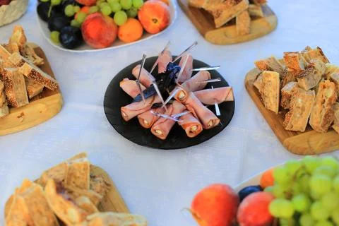 Meat cuts on a plate on the table Foto stock