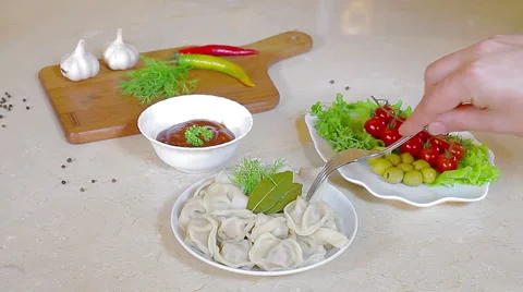 Meat dumplings served on white plate Vídeo Stock 59758018