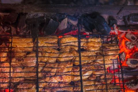 The meat is fried on the grill on an open fire Stock-Fotos