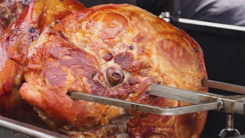 Meat fried on a rotating grill. Video stock 106111405