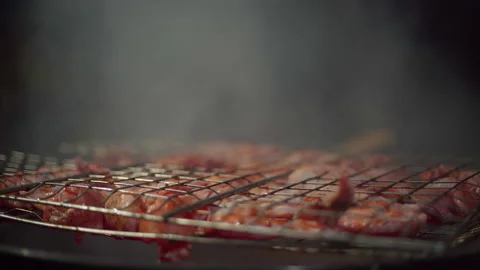 The meat is fried on a wire rack Видео 166931143