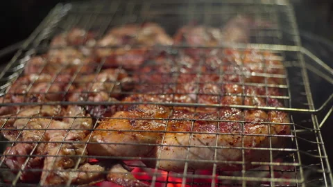 The meat is fried on a wire rack Видео 166931229