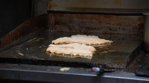 Meat on a grill Vídeos de archivo 313858337