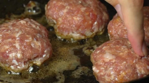 Meat patties or cutlets in form of cutlets, fried in oil in pan, 스톡 동영상 250769959
