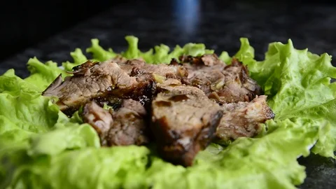 Meat on the salade leafs. Putting sauce. 스톡 동영상 74872784