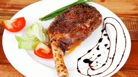 Meat savory on table : roast shoulder with tomato and chives over white plate Vídeos de archivo 21358632
