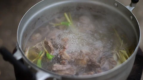 Meat soup cooking. 스톡 동영상 128669556